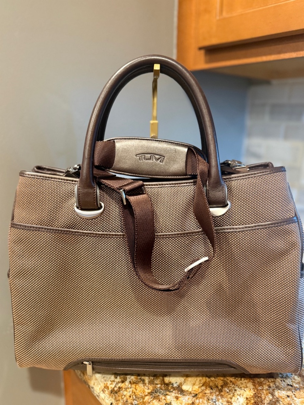 TUMI Executive Travel Commuter Bag w/original removable TUMI accessory pouch - Picture 4 of 16